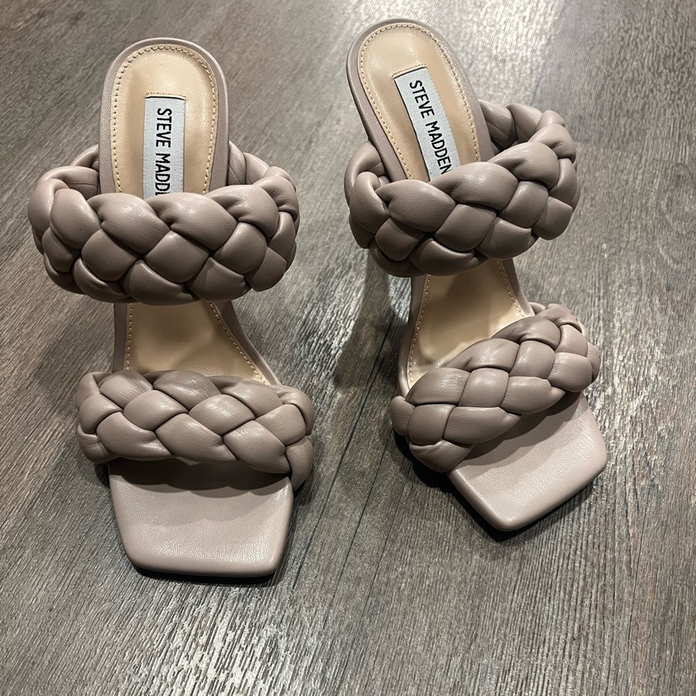 Steve Madden Heels. BRAND NEW/PERFECT CONDITION. Shoe box included. Never worn